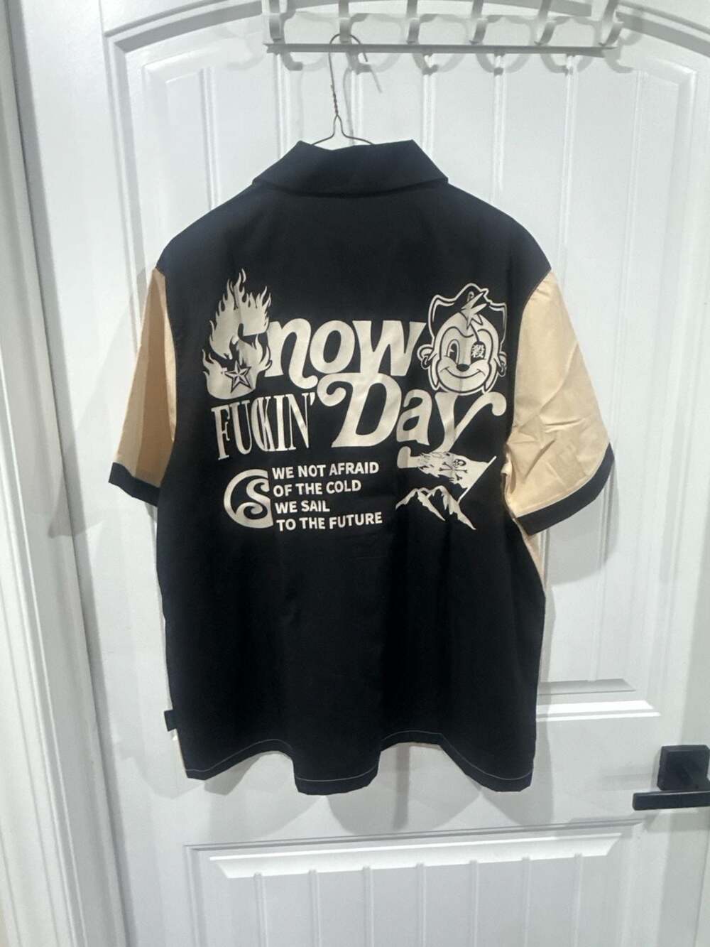 SnowDay 'Snow Fuckin' Day' Tan & Black Bowling Shirt Size M - Picture 3 of 3